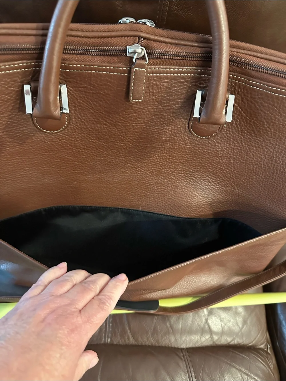 Levenger Men's Leather Satchel/Briefcase in Tan Brown